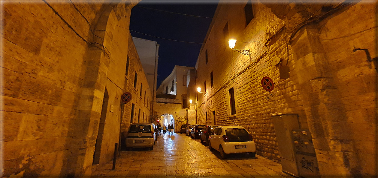 foto Bari di notte